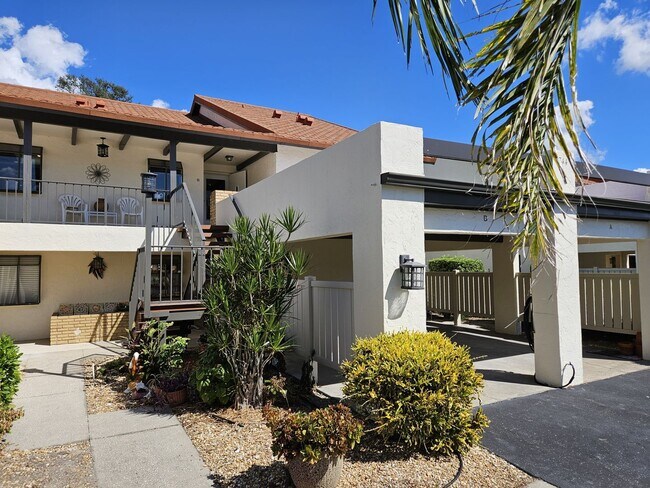 Building Photo - Seasonal Short-Term 2 Bedroom 2 Bathroom 2nd Floor Condo in Estancias of Capri Isles!