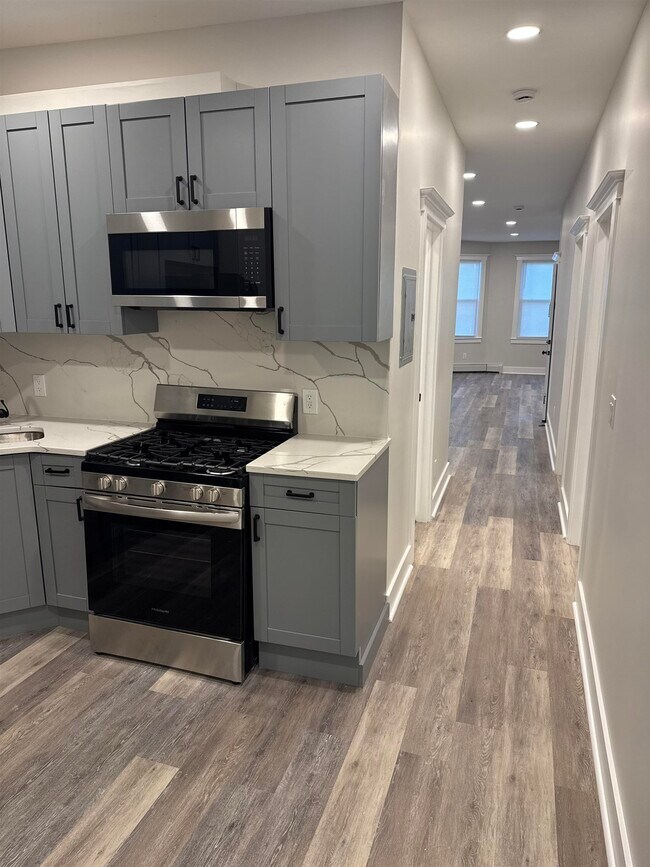 Building Photo - 655 Avenue C