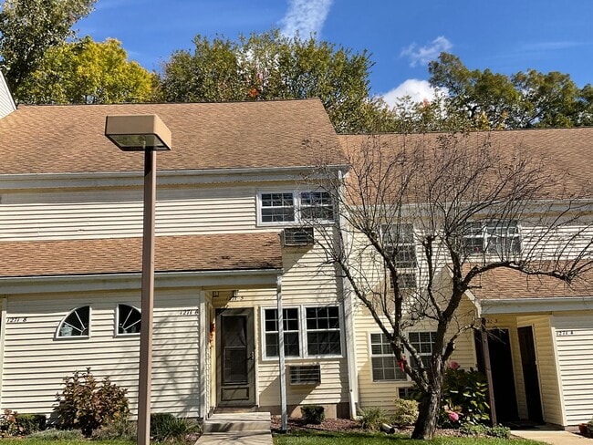 Building Photo - Lovely remodeled 1 bedroom Condo