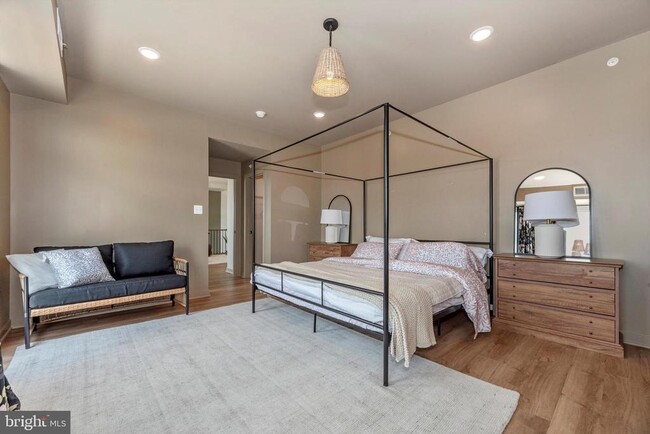 Building Photo - 710 Iron Frg Rd