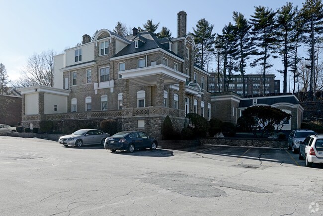 Primary Photo - Oak Hill Apartments