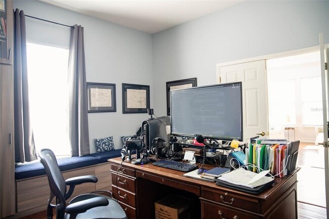 Building Photo - 411 Sycamore St