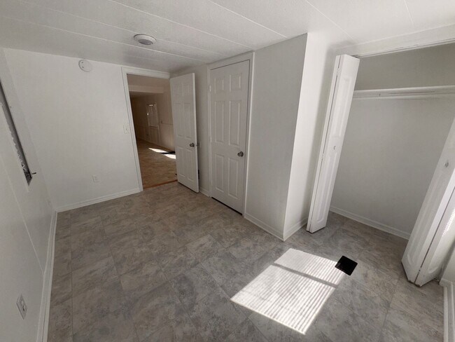 Building Photo - 1137 S Christiana Ave