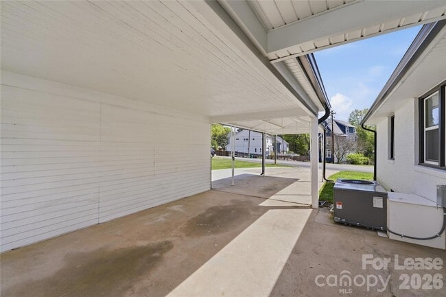 Building Photo - 2301 Shamrock Dr