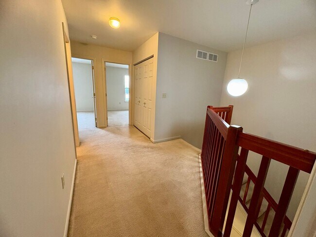 Building Photo - 3 Bedroom 2.5 Bathroom Townhome in Hummelstown!