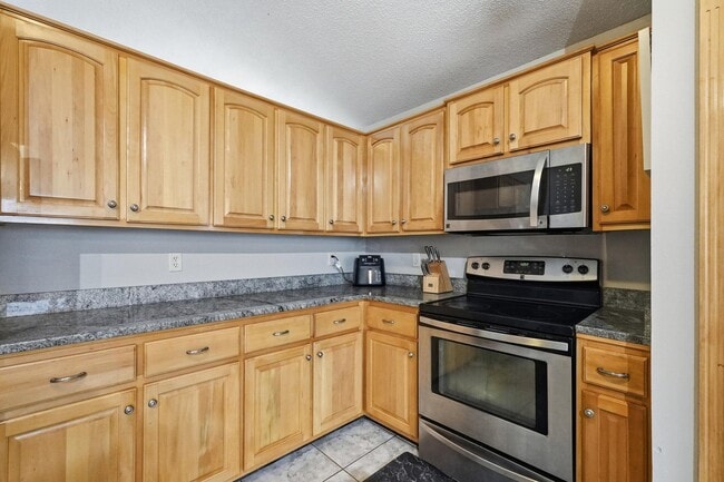 Building Photo - 123 Steeplechase Dr