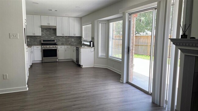 Building Photo - 2122 Braesmeadow Ln