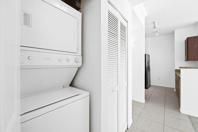 Building Photo - 2401 NE 65th St