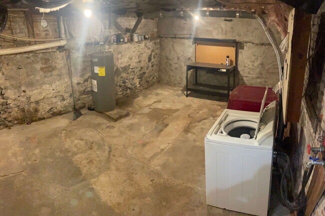 Building Photo - 855 Lancaster Ave