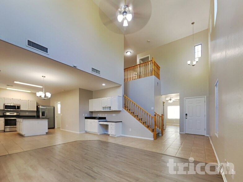 Building Photo - 17244 W Maui Ln