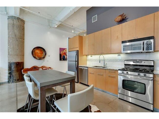 Building Photo - 700 N Washington Ave