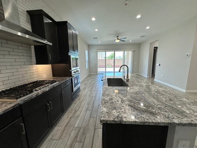 Building Photo - 10319 W Harmony Ln