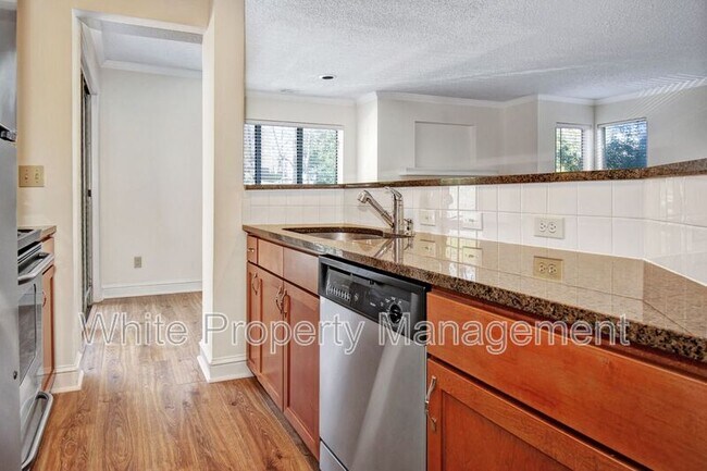 Building Photo - 2512 Cranbrook Ln