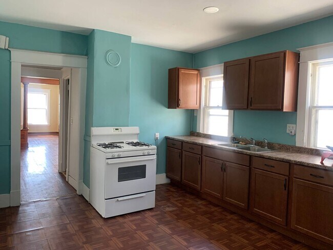 Building Photo - 857 Oakwood Ave