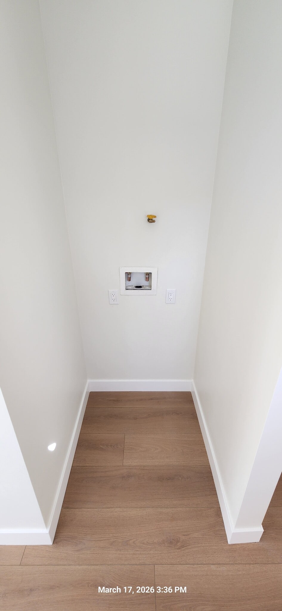 Washer dryer hookup - 1114 N Lake Ave