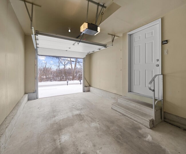 Building Photo - 905 Wildt St