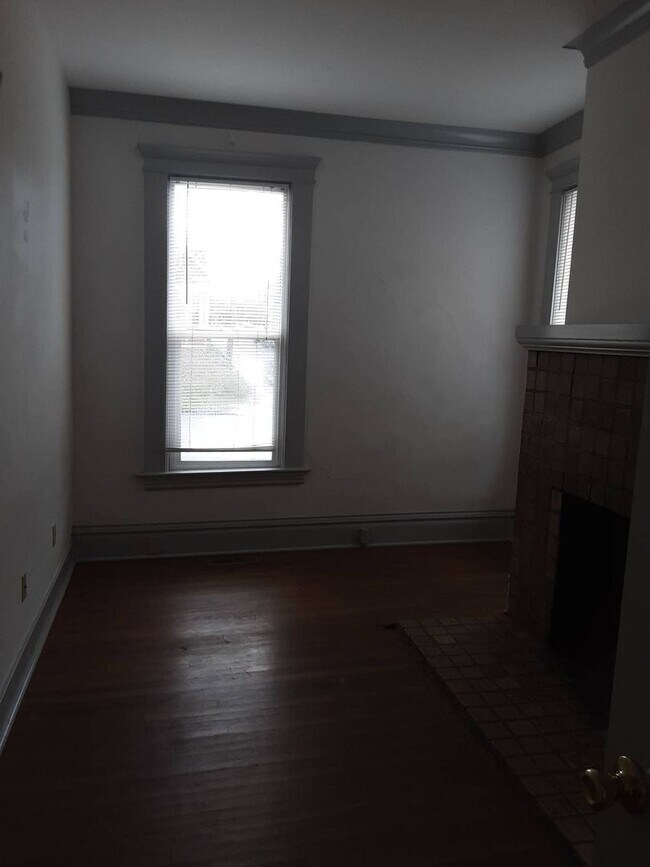 Building Photo - 511 E Chestnut St