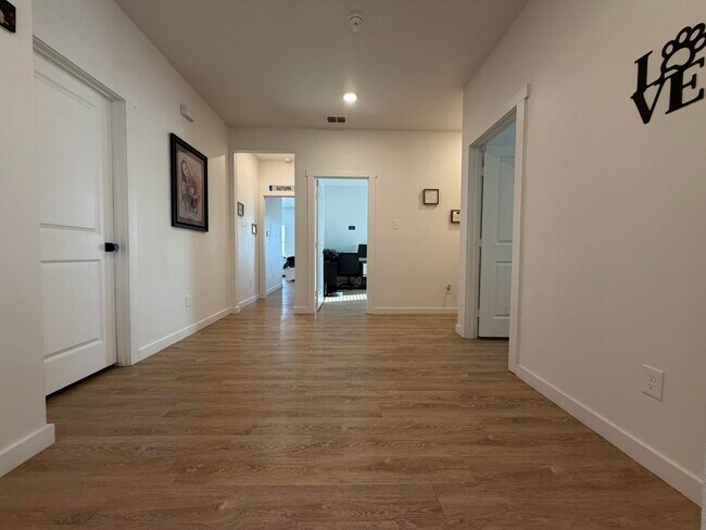 Building Photo - 5807 Virginia Ave