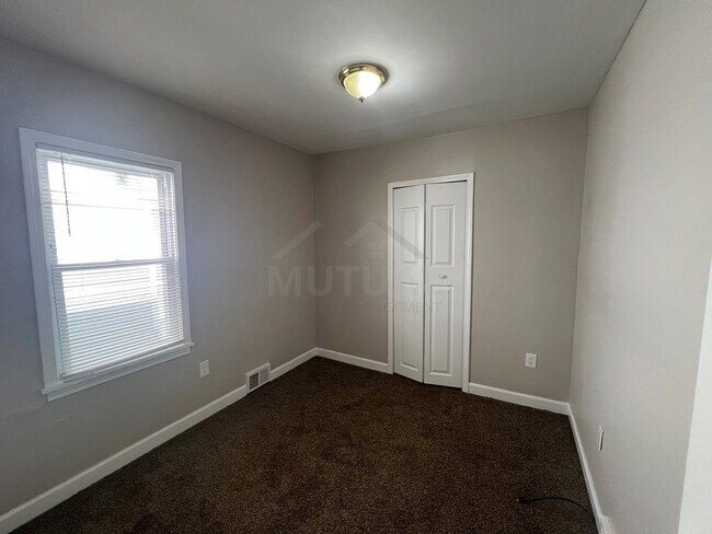 Building Photo - 429 E Milton Ave