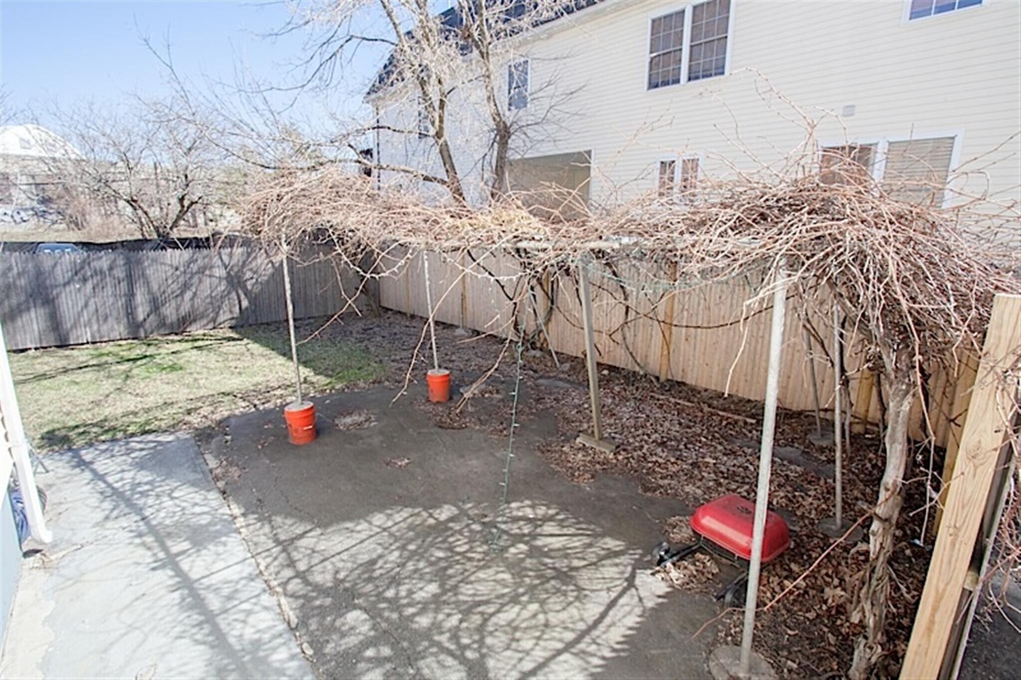 Building Photo - 22 Murdock St