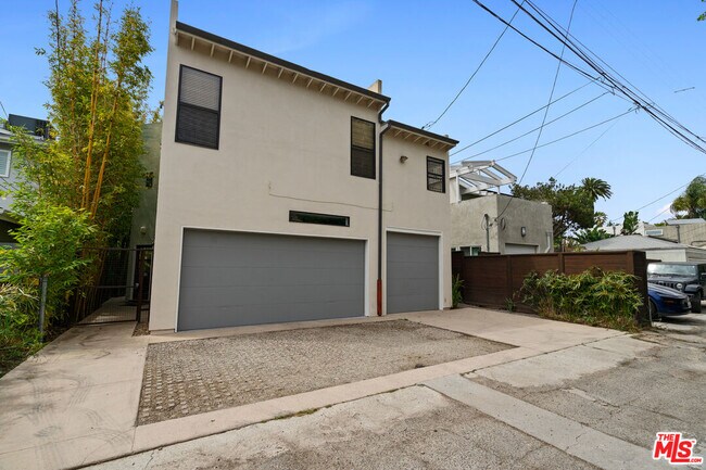 Building Photo - 726 Nowita Pl