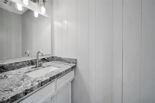 Building Photo - 13426 Balcrest Dr