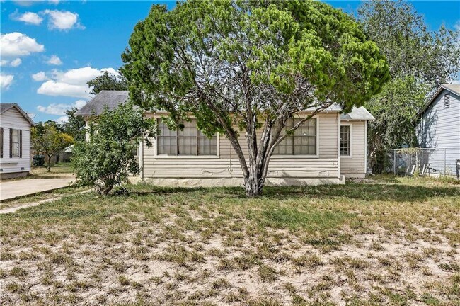 Building Photo - 20 Quince Ave