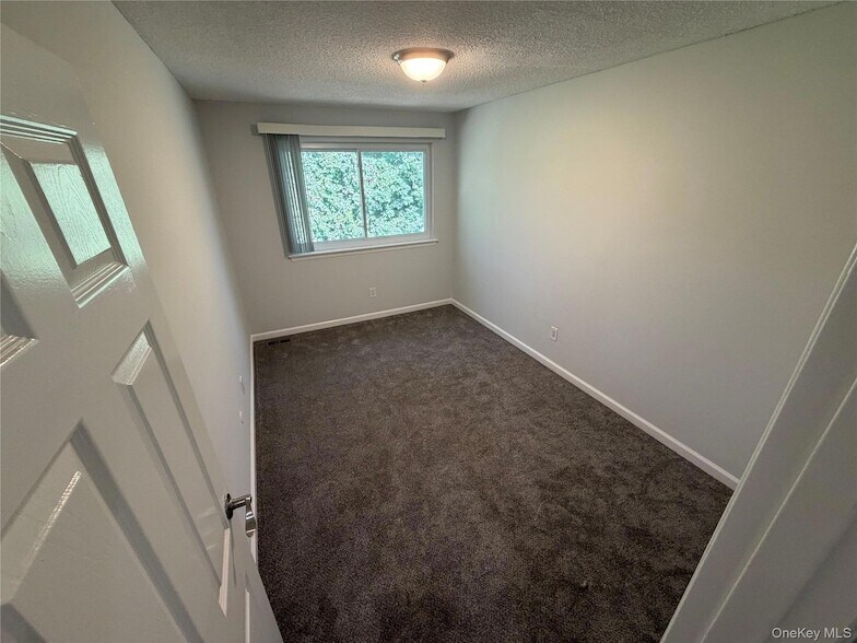 Building Photo - 232 Springmeadow Dr