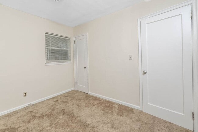 Building Photo - Cozy Brick Ranch in Norfolk