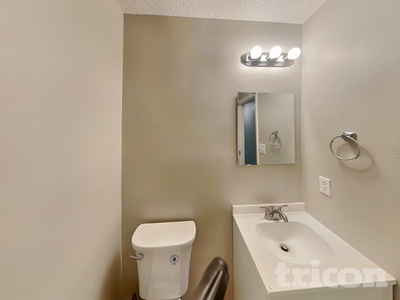 Building Photo - 6631 Flat Rock Dr