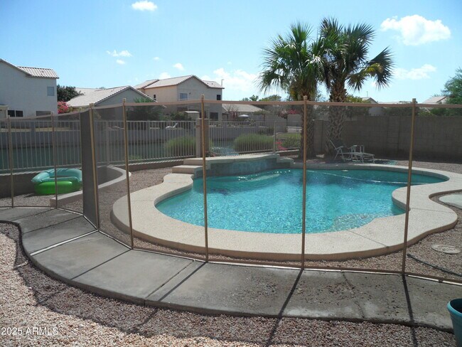 Building Photo - 687 S Sahuaro Dr