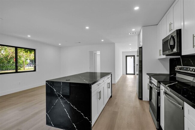 Building Photo - 1597 NE 143rd St