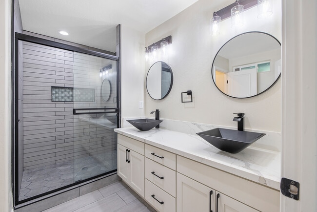 Building Photo - 616 W Vassar Ave