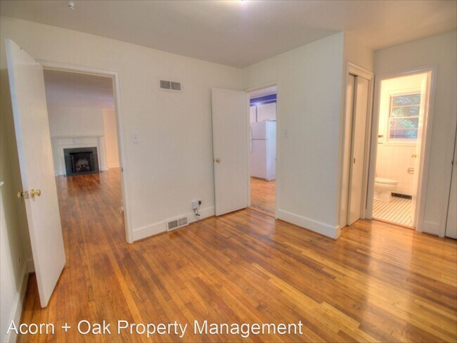 Building Photo - 3 br, 2 bath House - 107 W. Woodridge Dr.