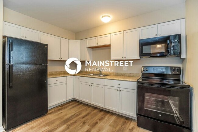 Building Photo - 3 Bedroom Pet-Friendly Home in Columbus, OH with Main Street Renewal