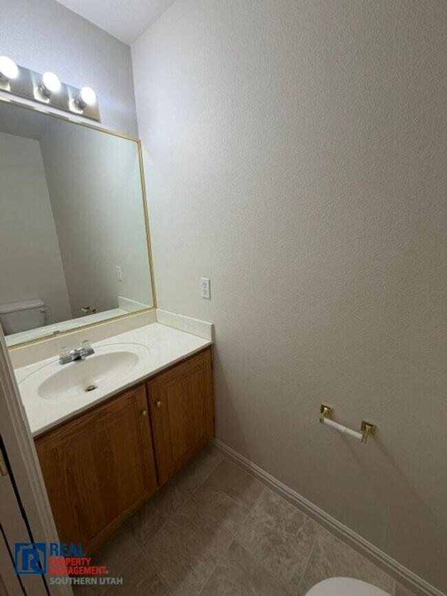 Building Photo - 1115 N 1570 W