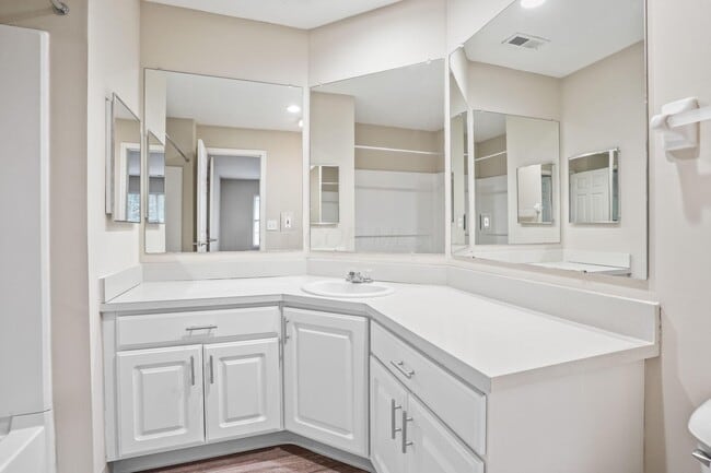 Building Photo - 5027 Stratford Pine Ln