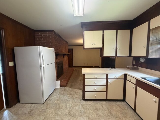 Building Photo - 215 Lesesne Dr