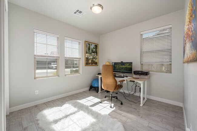 Building Photo - 3865 Jericho St