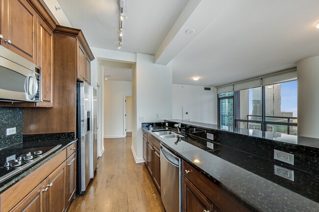 Building Photo - 1235 S Prairie Ave