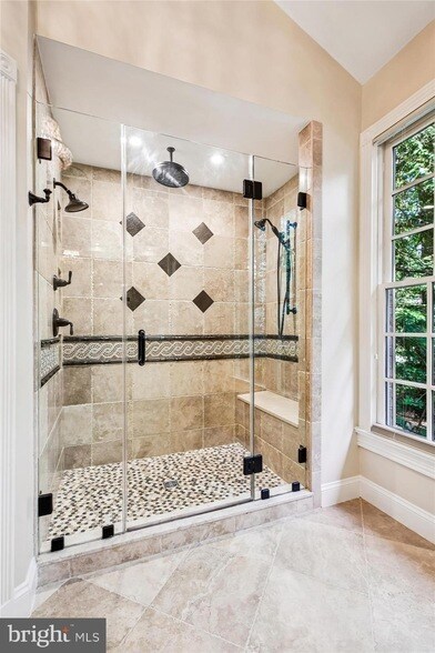 Building Photo - 9454 Newbridge Dr