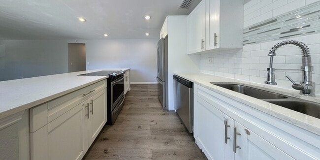 Building Photo - 3841 16th Ave S