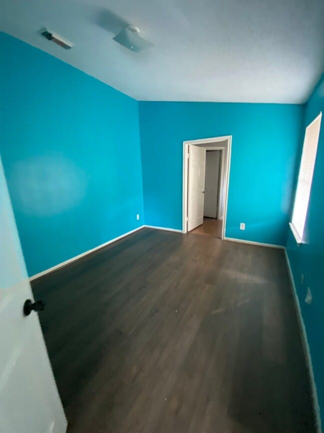 Building Photo - 15823 Ridgecroft Rd