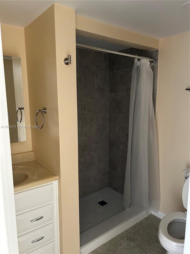 Building Photo - 7910 N Colony Cir