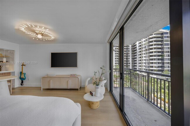 Building Photo - 540 Brickell Key Dr