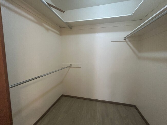 Building Photo - 2141 E Manhatton Dr