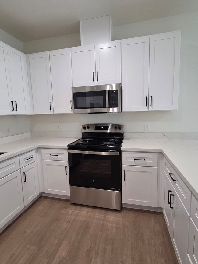 Building Photo - Brand New Build on Old Alturas - ALL Electric with City of Redding Solar!