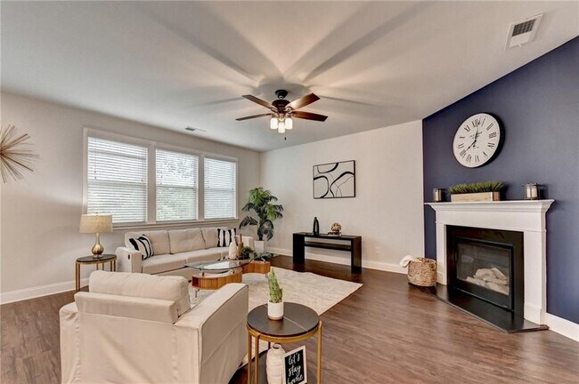 Building Photo - 2017 Yvette Wy