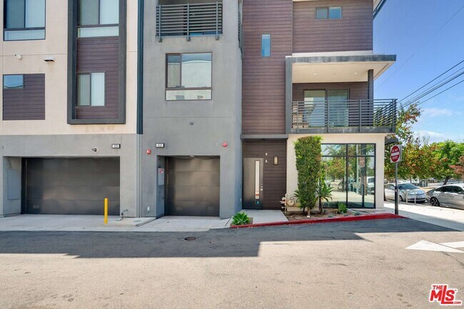 Building Photo - 4320 N Eagle Rock Blvd