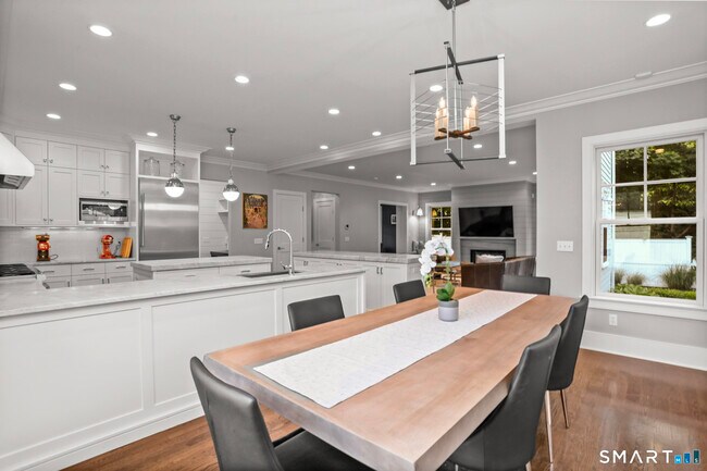 Building Photo - 26 Long Lots Ln